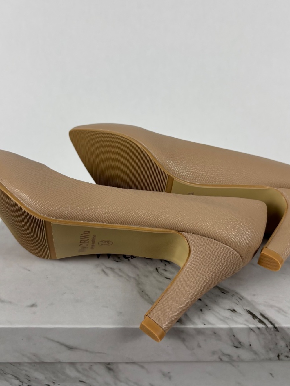 New WuORWu Women's Closed Toe 3-inch Heel Pumps - Picture 7 of 8